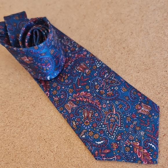 Make Offer!Oleg Cassini Blue and Red Paisley Necktie - Picture 1 of 2